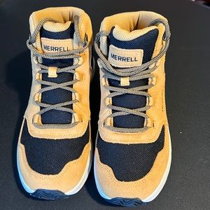 Merrill boys hiking shoes size 4